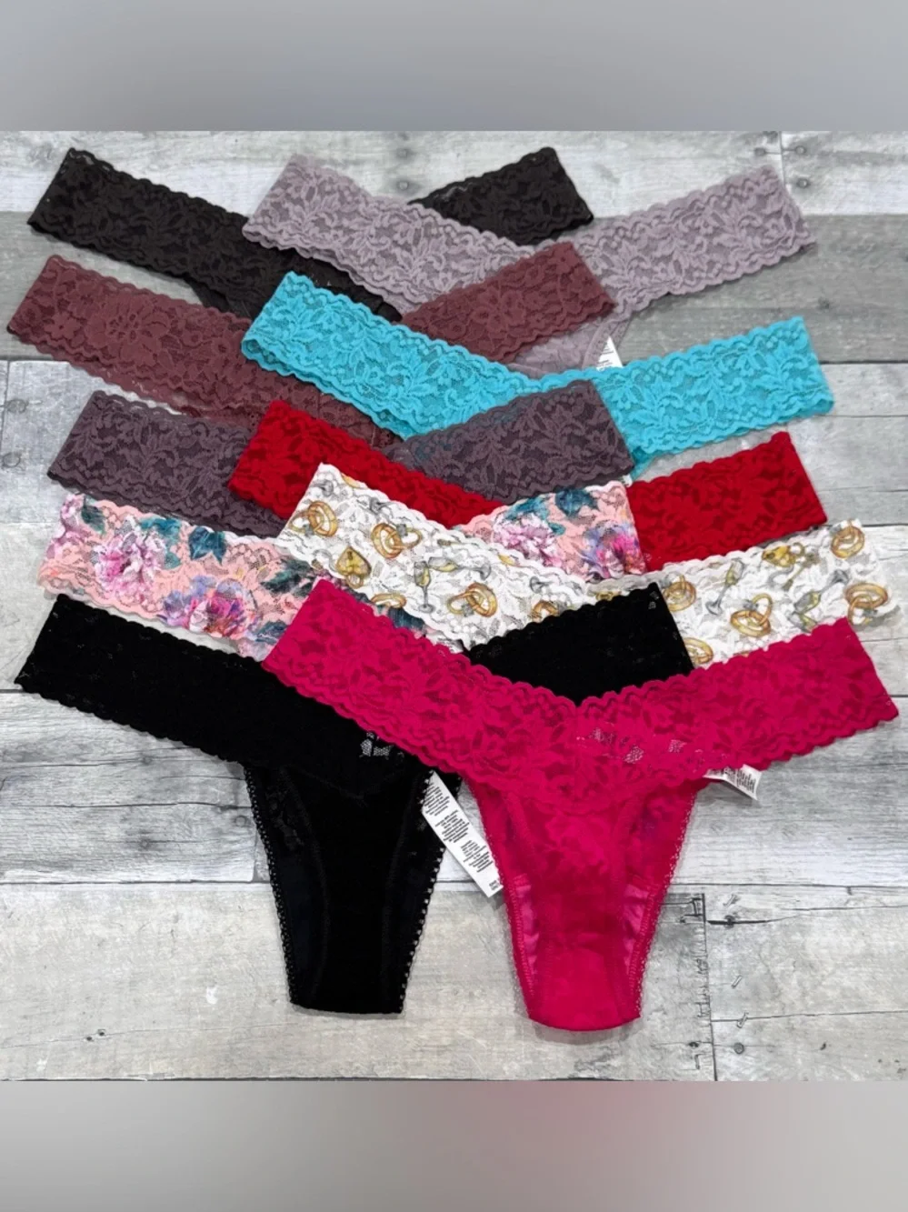 HANKY PANKY Signature Lace Low Rise Thong 10-Pack Assorted Colors & Styles O/S